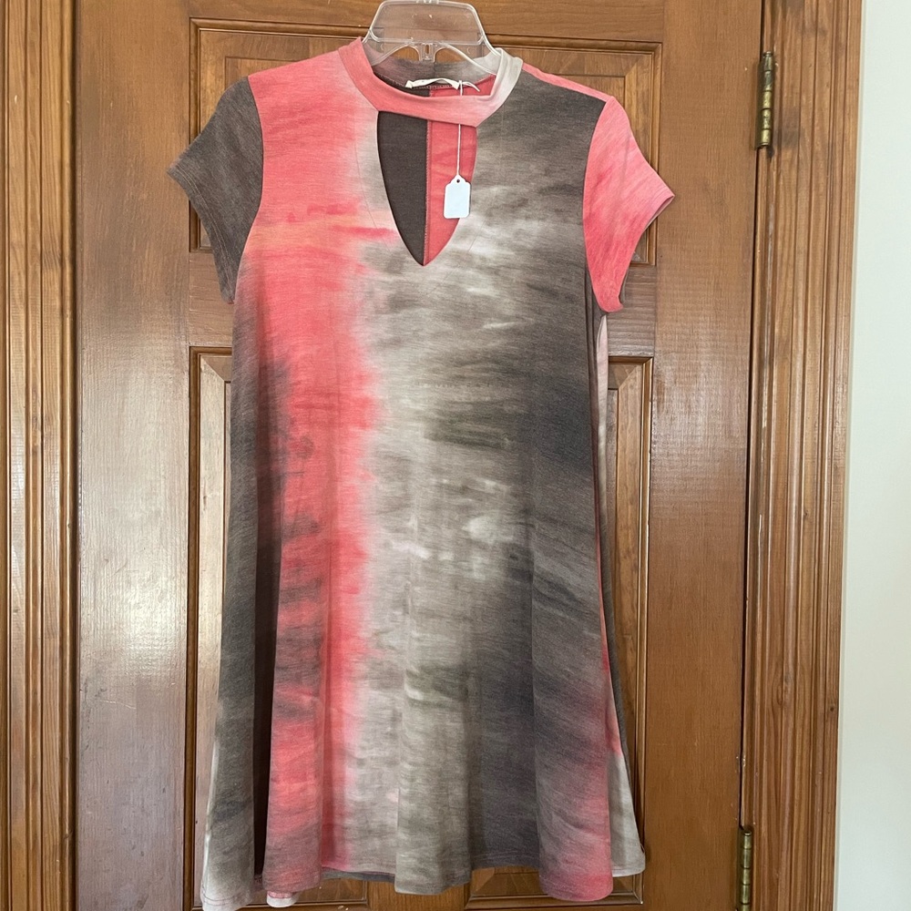 Entro “Tie-Dye” Keyhole “Swing”Dress in Coral, Gray, and Charcoal, NWT, Size M‎